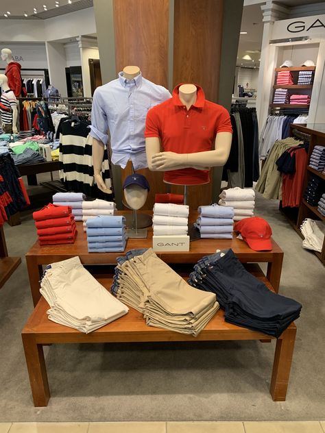 Mens Store Display, Visual Merchandising Fashion, Clothing Store Displays, Clothing Store Design, Wood Store, Clothing Displays, Golf Design, Store Layout, Diy Sewing Clothes