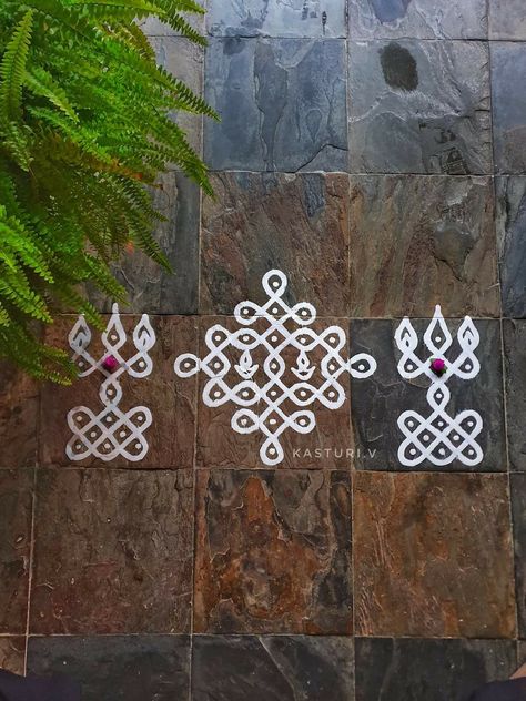 Sikku Kolam Border Designs, Pattern Design Drawing, Easy Rangoli Designs Videos, Very Easy Rangoli Designs, Rangoli Designs Photos, Rangoli Designs Simple Diwali, Rangoli Simple, Rangoli Side Designs, Sikku Kolam