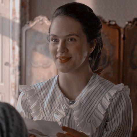 Photo of Sybil Crawley in Downton Abbey, Season 1. Sybil Downton Abbey, Sybil Crawley, Margery Tyrell, Lady Sybil, Katarina Witt, Jessica Brown Findlay, Downton Abby, King's Landing, Marauders Era