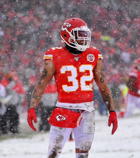 Nfl Snow Wallpaper, Football Swag, Tyrann Mathieu, Football Guys, Chiefs Wallpaper, Simpson Art, Snow Wallpaper, Kc Chiefs Football, Chiefs Kingdom