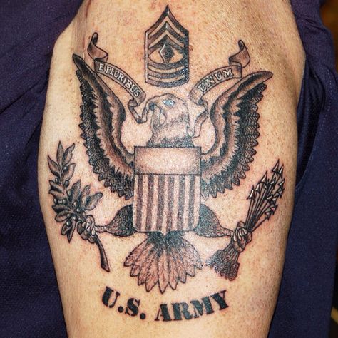 U.S. Army Crest  #Tattoo by Joshua Doyon (IG: @InkedUpGing) Us Army Tattoos, Spouse Tattoos, Navy Tattoos, Tato Tradisional, Small Wave Tattoo, Flag Tattoos, Soldier Tattoo, Tato Dengan Makna, Patriotic Tattoos