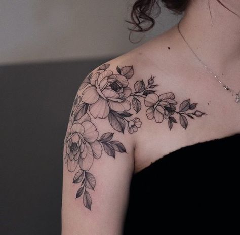 Side Hip Tattoos, Steps To Draw, How To Draw Flowers, Butterfly Hand Tattoo, Drawing Steps, Rose Shoulder Tattoo, Fantastic Flowers, Animal Tattoo Ideas, Feminine Tattoo Sleeves