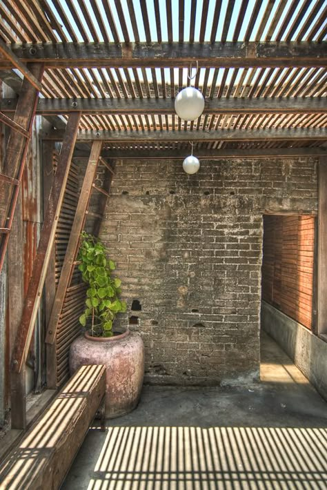 Old Market Library By TYIN Tegnestue, Min Buri, Bangkok, Thailan Old Market, Pergola Design, Wooden Pergola, Casa Exterior, Outside Living, Backyard Retreat, Pergola Plans, Design Exterior, Salou