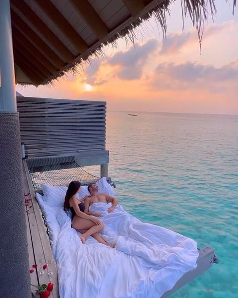 Honeymoon Locations, Dream Honeymoon, Maldives Island, Beautiful Hotels, Honeymoon Destinations, Romantic Getaways, Vacation Spots, Dream Vacations, Hotels And Resorts