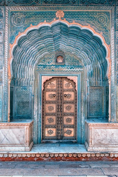 City Palace Jaipur, India Architecture, Indian Doors, Asian Architecture, Indian Architecture, Indian Aesthetic, Unique Doors, Beautiful Doors, Architectural Features