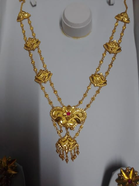 Old Bengali Jewellery, Bengali Gold Necklace Designs, Bengali Jewellery Traditional, Muslim Jewellery, Bengali Gold Jewellery, Bengali Jewellery, Gold Necklace Design, Gold Jewelry Ideas, Bridal Necklace Designs