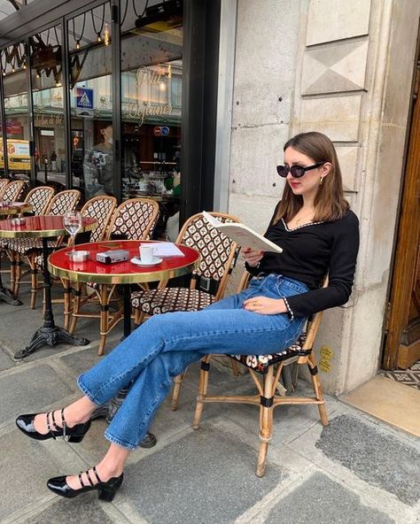 Louise Follain, Outfit Primavera, French Girl Style, Fall 24, 20s Fashion, Patiently Waiting, Paris Outfits, Vintage Inspired Outfits, Influencers Fashion