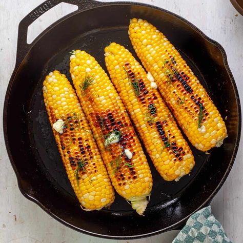 Skillet Charred Corn on the Cob - The Real Recipes How To Grill Corn On The Cob On Stove, Charred Corn On The Cob, Cast Iron Corn On The Cob, Skillet Corn On The Cob, Corn With Mayo, Cast Iron Corn, Skillet Corn, Cast Iron Oven, Charred Corn