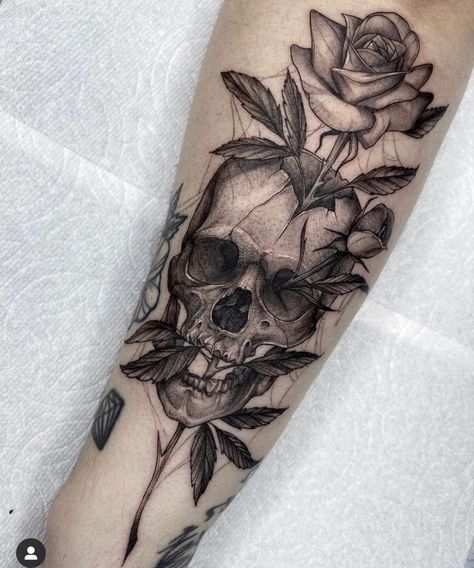 Gotik Tattoo, Skull Rose Tattoos, Original Tattoos, Horror Tattoo, Skull Tattoo Design, Large Tattoos, Tattoo Kits, Tattoo Life, Tattoo Work