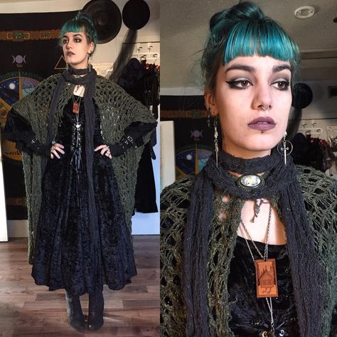 It’s winter, so I’ve been reading fairy and folk tales again ❄️Babushka vibes today; Dress was something modified and gifted from my sweet… Cottage Witch Fashion, Witchcore Fashion, Woodland Goth, Cottage Goth, Strega Fashion, Rad Clothes, Casual Goth, Mori Girl Fashion, Witch Fashion