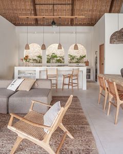 Direct • Instagram Bali Bungalow, Balinese Interior, Bali Style Home, Beach House Living Room, Modern Rustic Decor, Ideas Home, Interior Inspo, Outdoor Sectional Sofa, Decoration Design