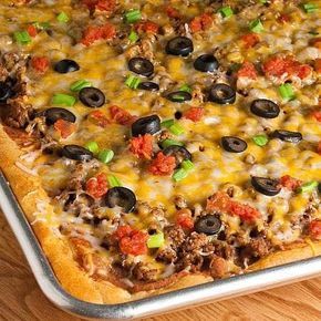 Pizza Friday, Taco Pizza Recipes, Carne Guisada, Taco Pizza, Diner Recept, Crescent Roll Recipes, Salad Pasta, Think Food, Idee Pasto Sano