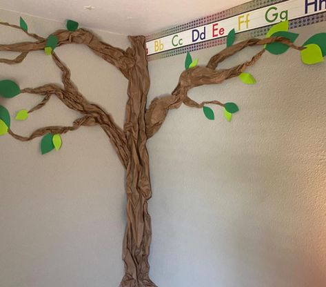 Discover How to Make Trees for Classroom Bulletin Boards and Walls 9 Paper Tree Classroom, How To Make Trees, Bulletin Board Tree, Classroom Tree, Reading Tree, Bulletin Board Paper, Polka Dot Theme, Spring Classroom, Simple Tree