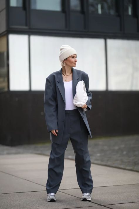 How to Wear a Beanie | Styling Guide For Women | POPSUGAR Fashion Style A Beanie, Orange Beanie, Beanie Outfit, Street Style Aesthetic, Styling Guide, Cute Beanies, Cashmere Beanie, Popsugar Fashion, Just Style