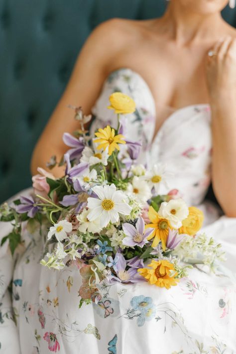 Pale Yellow And Lavender Wedding, Lilac Yellow Wedding, Purple And Yellow Wedding Flowers, Yellow And Purple Wedding Theme, Lavender Yellow Wedding, Lilac And Yellow Wedding, Pastel Yellow Wedding Theme, Yellow And Lavender Wedding, Lavender And Yellow Wedding