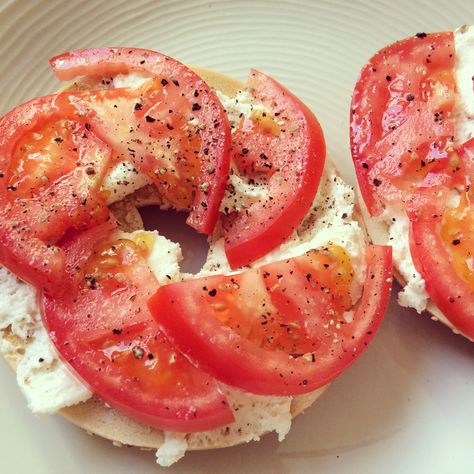 One of my favorite summer meals: toasted sesame bagel w/ Philadelphia Whipped cream cheese & tomato w/ s&p and cracked black ppr Cream Cheese Tomato, Sesame Bagel, Cheese Bagels, Cheese Tomato, Summer Meals, Whipped Cream Cheese, Everything Bagel, Caprese Salad, Summer Recipes