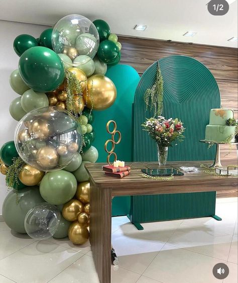 Green Balloon Decorations For Birthday, Green Backdrop With Balloons, Green And Gold Balloon Backdrop, Evergreen Gold Balloon Arch, Different Shades Of Green Balloon Garland, Emerald Green Wedding Theme, Emerald Green Weddings, Green Themed Wedding, Tropical Party