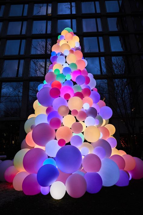 glowing orbs in various colors light up like a christmas tree Upside Down Christmas Tree, Rockefeller Center Christmas Tree, Christmas Balloon Decorations, Big Christmas Tree, Office Candy, Creative Christmas Trees, Christmas Balloons, Cool Christmas Trees, Christmas Yard