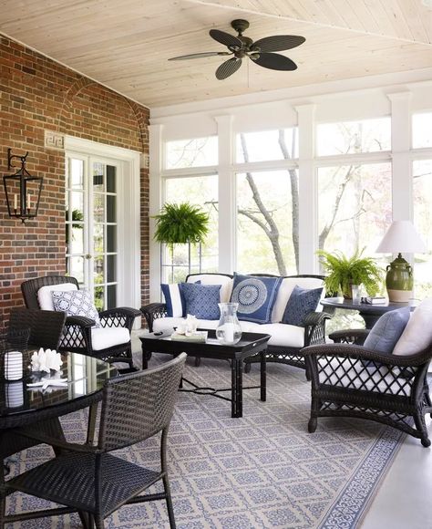 20 Screened-In Porch Ideas for an Inviting Outdoor Escape Indoor Sunrooms, Veranda Design, Porch Design Ideas, Screened Porch Designs, Georgian Style Homes, Three Season Room, Sunroom Decorating, Sunroom Designs, Florida Room