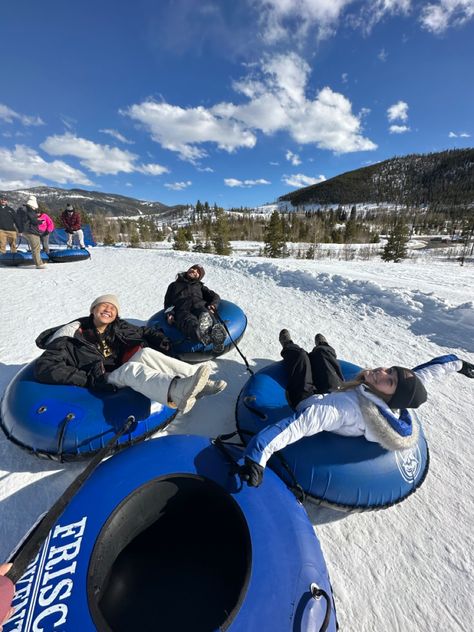 Ski Trip Activities, Winter Vacation With Friends, Snow Activities Aesthetic, Snow Trip With Friends, Winter Vacation Pictures, Winter Activity Aesthetic, Winter Birthday Ideas Activities, Winter Trip Aesthetic, Snow Tubing Pictures