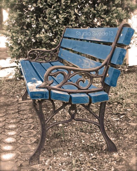 Park Bench Ideas, Cast Iron Bench, Painted Benches, Old Benches, Blue Bench, Painted Front Porches, Iron Bench, Chic Wall Art, Turquoise Print