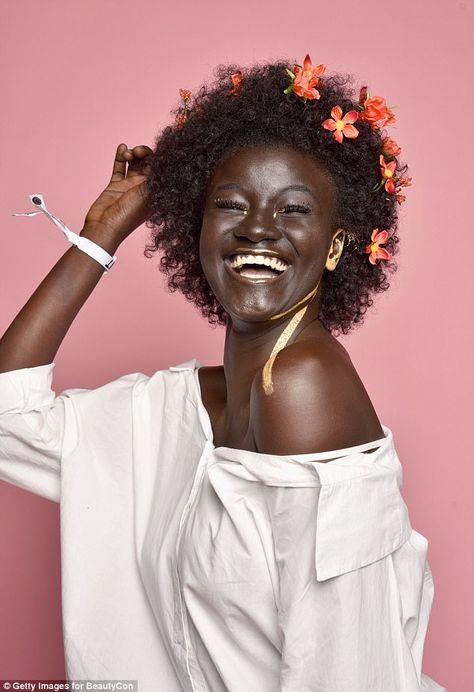 Senegalese rising star, Khoudia Diop, 19, who is now based in New York has opened up about the pressure she felt to bleach her skin when she was growing up Foxy Brown Pam Grier, Brown Hair Inspiration, Sunkissed Skin, Foxy Brown, Chocolate Brown Hair, Cool Face, Black Photography, African Beauty, Mirror Mirror