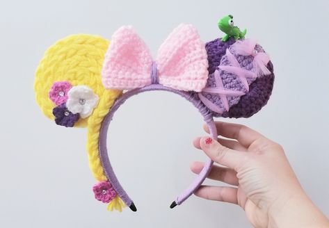 Crochet Mickey Mouse Ears Free Pattern, Crochet Mickey Ears Headband, Disney Ears Crochet Patterns Free, Crochet Disney Accessories, Crochet Disney Ears Pattern, Crochet Mickey Mouse Ears, Crochet Mickey Ears Free Pattern, Disney Crochet Ideas, Crochet Disney Ears