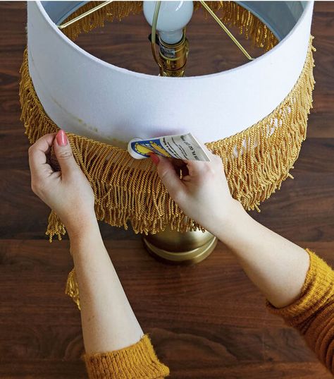 Diy Fringe Lamp, Tassel Lamps, Diy Boho Lampshade, Recycled Lamps, Fringed Lampshade, Tassel Lampshade, Abat-jour Diy, Beaded Lamps, Lampshade Makeover