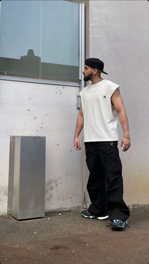 Men Streetwear Outfits Urban Fashion, Pantalon Mom, Men Streetwear Outfits, Casual Look For Men, Cut Off Shirt, Athleisure Men, Gym Outfit Men, Oversized Outfit, Spring Fits