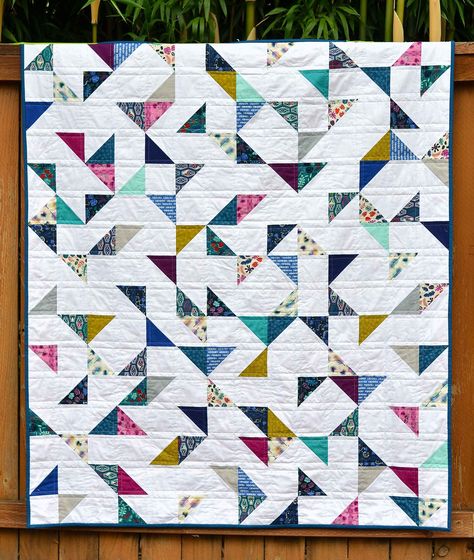 I have been meaning to write up a tutorial for this quilt for a while, and thought these Lagoon prints would be perfect opportunity to write up some quick instructions. It's pretty simple to put together since it is just squares and half square triangles (HSTs), so if you want to make something similar this should take Hst Quilt, Half Square Triangle Quilts Pattern, Charm Square Quilt, Triangle Quilt Pattern, Charm Pack Quilts, Colorful Quilt, Quilt Modernen, Half Square Triangle Quilts, Quilt Care