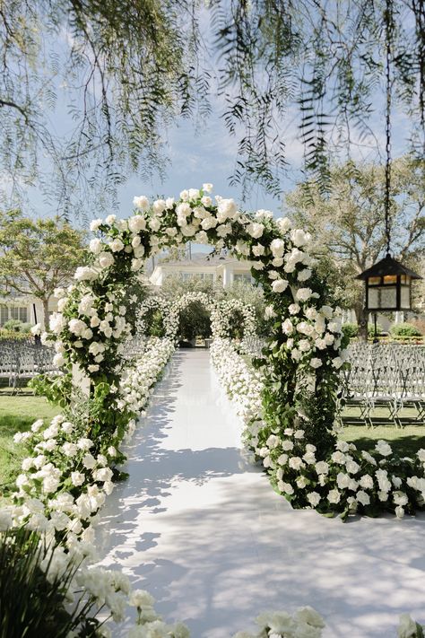 Dream Wedding Reception, Majlis Perkahwinan, Eksterior Modern, Dream Wedding Decorations, White Wedding Theme, Wedding Planning Decor, Dream Wedding Venues, Wedding Venue Decorations, Santa Barbara Wedding