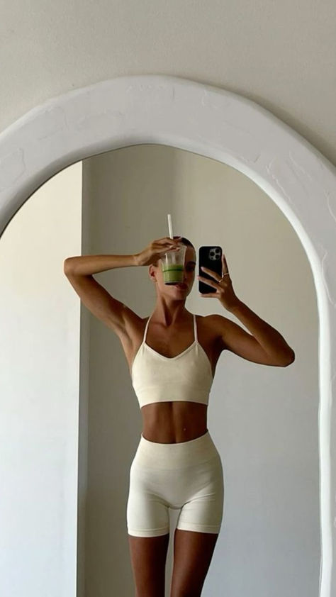 Cream white aesthetic gym outfit. Clean Girl Aesthetic. Gym Era. GymTok | Fitness | Gym | Pilates | Yoga | Wellness | Outfit Ideas | Style Pilates Outfit, Gym Fits, Workout Fits, Fitness Inspiration Body, Healthy Girl, Healthy Lifestyle Inspiration, Workout Aesthetic, Body Inspiration, Wellness Fitness