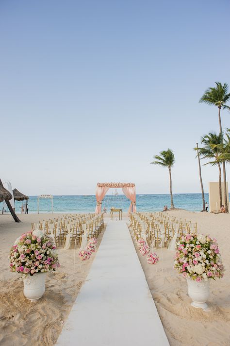 @Kyrapg ☾ Ig : Kyrapg⋆⋆ Romantic Beach Wedding, Dream Beach Wedding, Beach Wedding Reception, Beach Wedding Inspiration, Wedding Venues Beach, Wedding Beach Ceremony, Romantic Beach, Beach Ceremony, Destination Wedding Locations