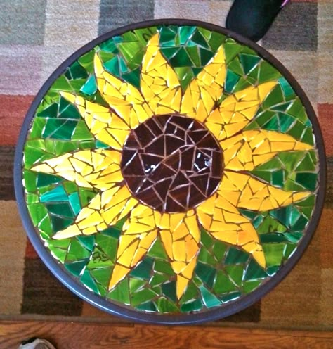 C. Jay's Mosaics of Bristol~ Sunflower patio table Mosica Tiles, Mosaic Stump, Sunflower Mosaic Pattern Free Printable, Mosaic Patio Table Diy, Mosaic Sunflowers Patterns, Mosaic Garden Table, Mosaic Circles Design, Mosaic Daisy Patterns, Mosaic End Table