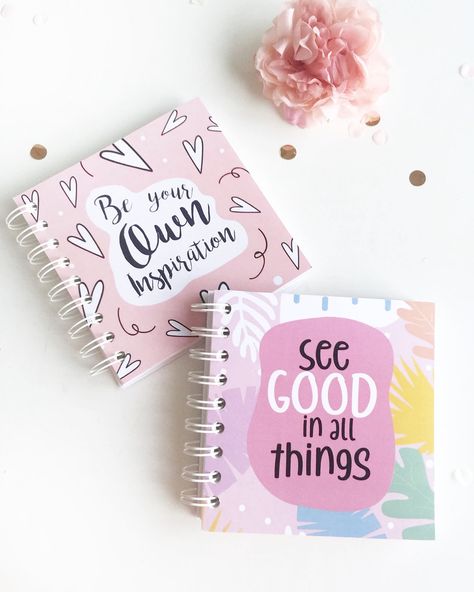 Cute notebooks Cute Small Notebooks, Mini Spiral Notebook, Mini Notebook Ideas, Girly Stationary, Stationary Gift Ideas, College Home, Cute Spiral Notebooks, Gifts Luxury, Pretty Stationery