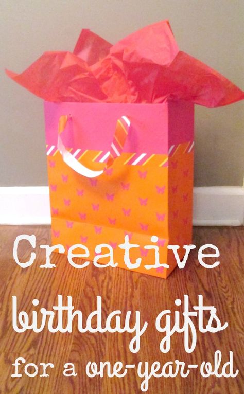 Creative organization solutions for moms Diy One Year Old Gift, One Year Old Christmas Gifts, One Year Old Gift Ideas, Toddler Parenting, Birthday Basket, Dyi Gifts, Creative Organization, Creative Birthday Gifts, Creative Birthday