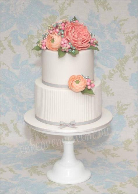 Ranunculus flower Cake Elegant Floral Cake, Ranunculus Flower, Awesome Cakes, Dream Cake, Decorated Cakes, Wedding Cake Inspiration, Floral Cake, Sugar Flowers, Wedding Dreams