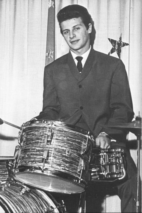 Pete Best (November 24, 1941) British drummer known for being the drummer of The Beatles before Ringo Starr. Pete Best, Beatles Quotes, Beatles Photos, Best Rock Bands, John Lennon Beatles, Beatles Fans, Allman Brothers, Beatles John, Musica Rock