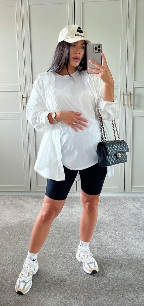 Flattering Pregnancy Outfits, Preggy Outfit Pregnancy Style, Pregnant Casual Outfits, Cool Pregnancy Outfits, Classy Pregnancy Outfits, Casual Pregnancy Outfits, Curvy Maternity Fashion, Pregnancy Outfits Casual, Fall Maternity Outfits