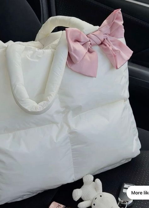 White Bags Purses, White Bags Aesthetic, Large Capacity White Nylon Bags, White Tote Bag For Winter, White Rectangular Bag For Winter, White Tote Bags For Winter, Chic White Quilted Bag, Casual White Bags For Winter, Casual White Winter Bag