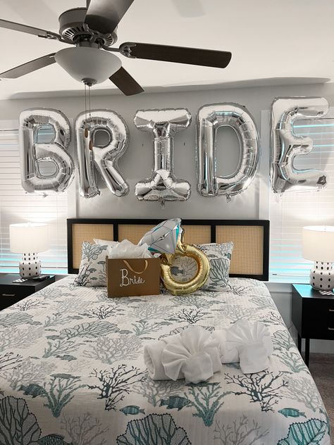 Hotel Room Decoration Bachelorette, Bachelorette Party Bride Room Decorations, Bride To Be Bedroom Decoration, Brides Room Decor, Bride Bed Bachelorette, Bachelorette Party Ideas Hotel Room, Bride Bachelorette Room, Bride Bedroom Decoration Bachelorette, Bachelorette Bride Room Decor