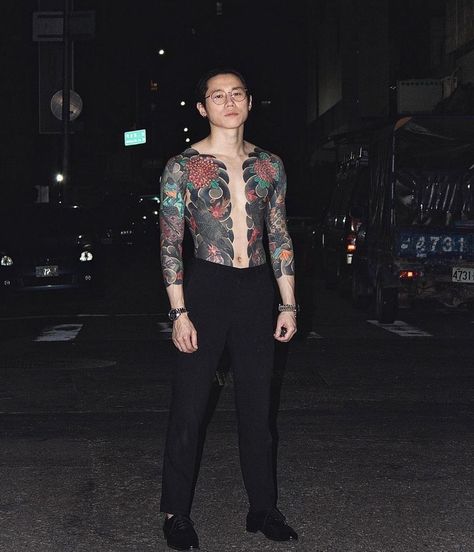 Asian Men Tattoos, Japanese Tattoo Men, Japanese Body Suit Tattoo, Yakuza Back Tattoo, Yakuza Fashion, Yakuza Style Tattoo, Japanese Yakuza, Yakuza Anime, Yakuza Tattoo