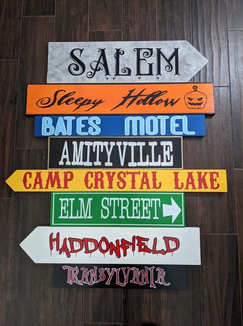 Halloween Street Signs Diy, Birthday Party Horror Theme, Horror Movie Directional Signs, Horror Movie Street Sign, Horror Themed Crafts, Horror Movie Signs, Diy Horror Decor, Horror Movie Themed Party, Horror Signs