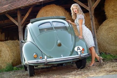 Beetle Photography, Beetle Girl, Carros Vw, Kdf Wagen, Arte Pin Up, Hot Vw, Vw Sedan, Vw Classic, Classic Volkswagen