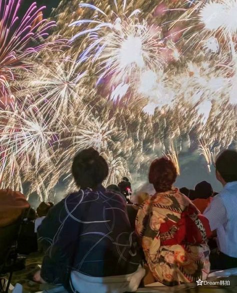 Japan Summer, Festival Aesthetic, Fireworks Festival, Japanese Festival, People Watching, Japan Aesthetic, Aesthetic Japan, A Silent Voice, Japanese Aesthetic