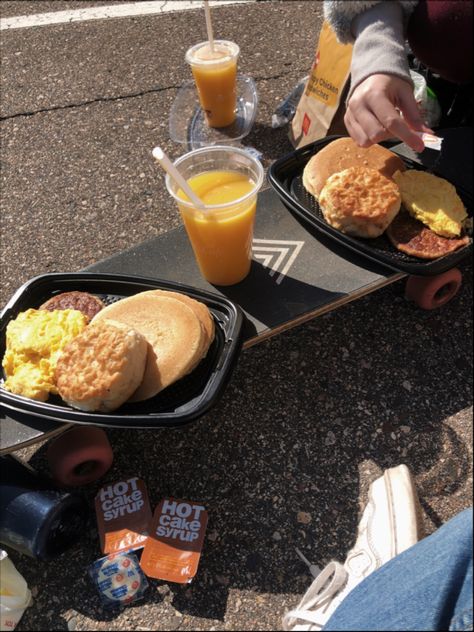 skateboard breakfast aesthetics Mcdonalds Breakfast Aesthetic, Snack Run Aesthetic, Grunge Food, Skatergirl Aesthetic, Mcdonalds Breakfast, Aesthetic Breakfast, Sleepover Food, Junk Food Snacks, Tim Hortons