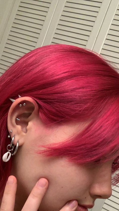 Short Pink Hair Styles, Short Hot Pink Hair, Short Pink Hair Aesthetic, Short Pink Hair With Bangs, Medium Pink Hair, Deep Pink Hair, Hot Pink Bob, Short Pink Hair, Red Pink Hair