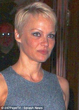 pamela anderson's new short hair | The big reveal! Pamela Anderson shows off her new brunette hair colour ... Pamela Anderson Short Hair, Brunette Hair Colour, Brown Hair Colour, Los Angeles Airport, Trilby Hat, Cartoon Posters, Big Reveal, Hair Color And Cut, Baywatch