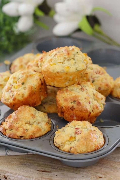 A super easy savoury muffins recipe made with ham, corn, cheese and chives... perfect for lunch boxes, as a side to a bowl of soup or on their own! Printable Thermomix and conventional recipe cards included. Healthy Savoury Muffins, Savory Muffins Recipes, Bacon Muffins, Savoury Muffins, Cheesy Ham, Corn Cheese, Savory Muffins, Muffin Tin Recipes, Cheese Muffins