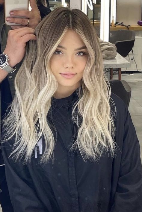 Brown Fading To Blonde Hair, Dark Top Blonde Bottom Hair, Root Smudge Vs Root Melt Vs Shadow Root, Blonde Hair Easy Maintenance, Money Piece Ombre, Brown Shadow Root To Blonde, Dyed Blonde Hair Dark Roots, Darker Roots Blonde Hair, Balage Hair Blonde